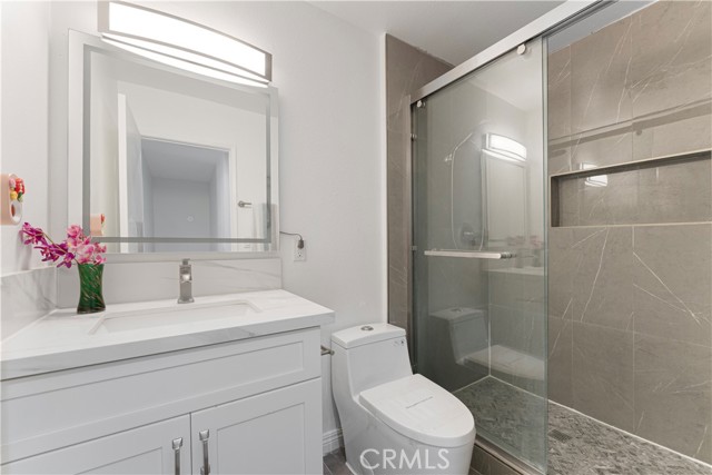 Detail Gallery Image 12 of 17 For 126 Casuda Canyon Dr #D,  Monterey Park,  CA 91754 - 3 Beds | 2/1 Baths