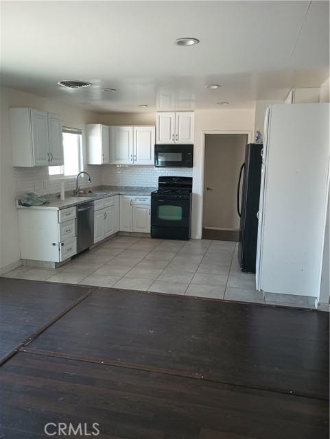 Image 4 of 6 For 42950 Connecticut St