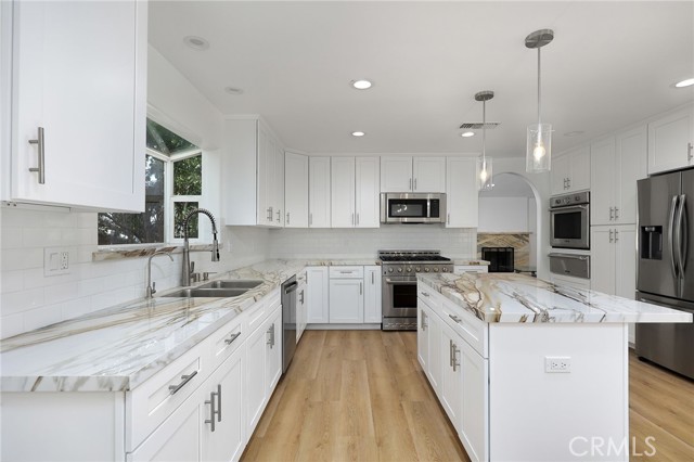 5794 Fairhaven Avenue, Woodland Hills CA: https://media.crmls.org/medias/67a468aa-978b-474f-9a6d-16277bb9f555.jpg