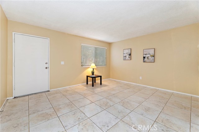 Detail Gallery Image 7 of 26 For 12198 Orchid Ln #C,  Moreno Valley,  CA 92557 - 2 Beds | 1/1 Baths