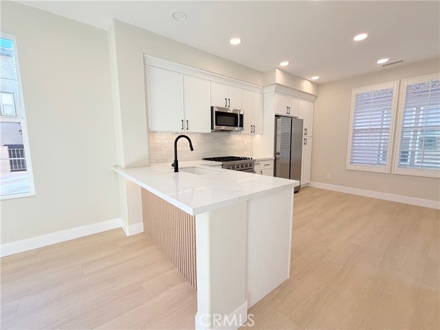 Detail Gallery Image 19 of 34 For 302 Tall Oak, Irvine,  CA 92603 - 3 Beds | 3/1 Baths