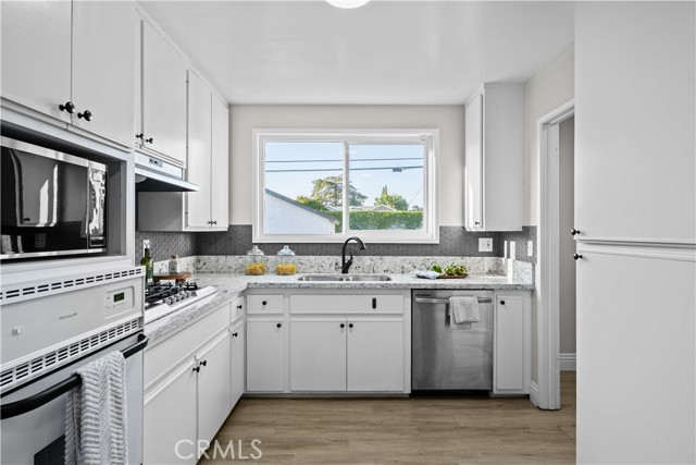Detail Gallery Image 11 of 32 For 16521 Plummer St, North Hills,  CA 91343 - 3 Beds | 2 Baths