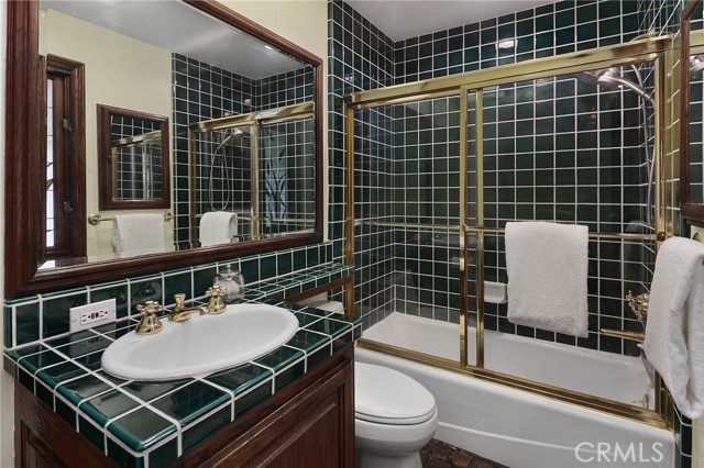 6137 Paseo La Vista, Woodland Hills CA: https://media.crmls.org/medias/67a7253a-ea10-4e2a-a1d7-eecaf8f8e6ae.jpg