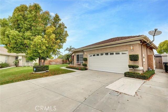 Detail Gallery Image 1 of 74 For 14698 Maine, Fontana,  CA 92336 - 5 Beds | 2 Baths