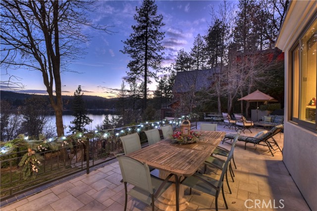 Detail Gallery Image 11 of 63 For 28175 North Shore Rd, Lake Arrowhead,  CA 92352 - 5 Beds | 5/1 Baths