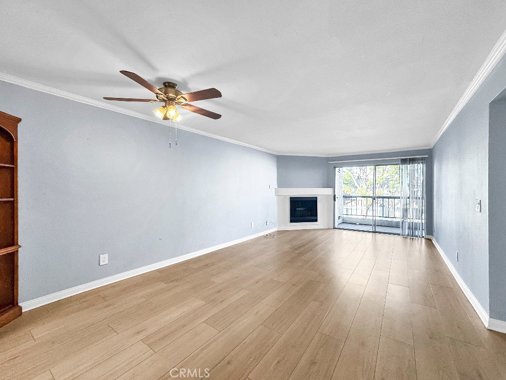 5500 Owensmouth #204