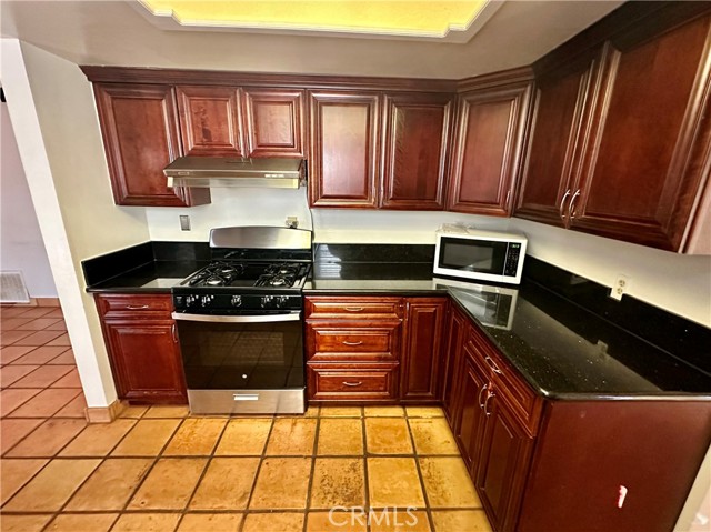 KITCHEN W/ GALAXY GRANITE COUNTERS