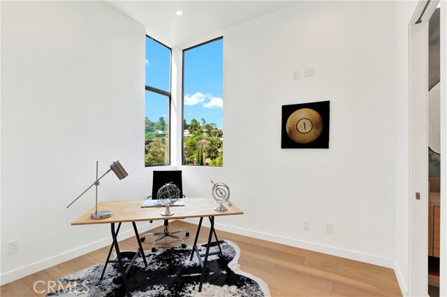 Detail Gallery Image 23 of 45 For 3949 Glenalbyn Dr, Los Angeles,  CA 90065 - 3 Beds | 2/1 Baths