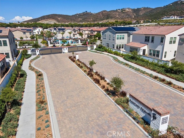 722 Gemstone Drive, San Marcos CA: https://media.crmls.org/medias/67ab7772-e752-4b87-94e7-ff2851b507a7.jpg