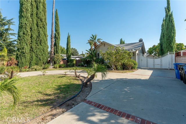 Detail Gallery Image 3 of 44 For 17736 San Fernando Mission Bld, Granada Hills,  CA 91344 - 5 Beds | 3 Baths