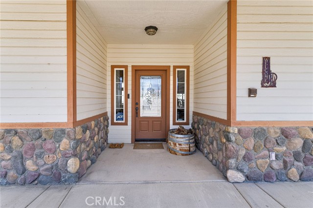 Detail Gallery Image 6 of 43 For 460 Solano Rd, Pinon Hills,  CA 92372 - 4 Beds | 3/1 Baths