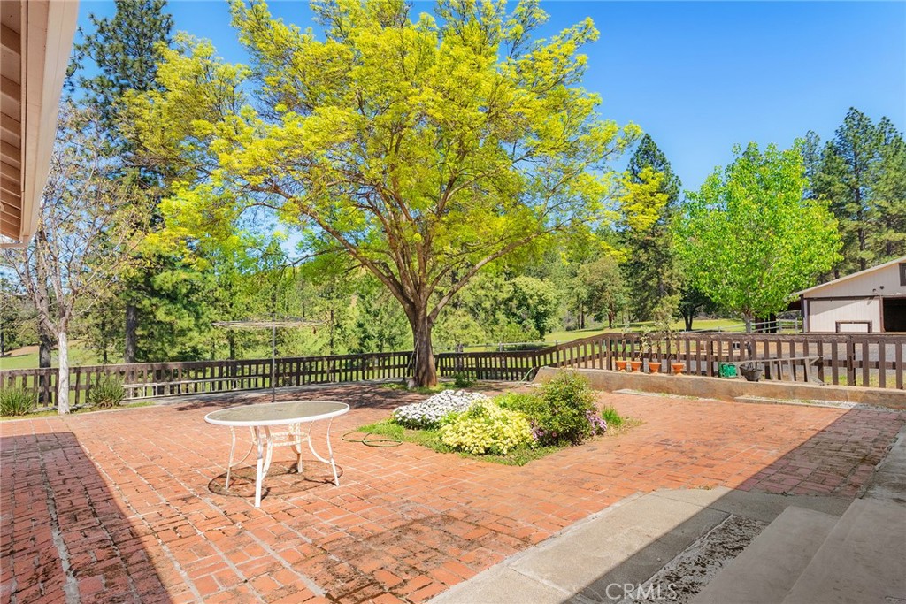 https://media.crmls.org/medias/67acfaba-8dbb-4309-8f68-f9fbc642bcff.jpg?preset=X-Large