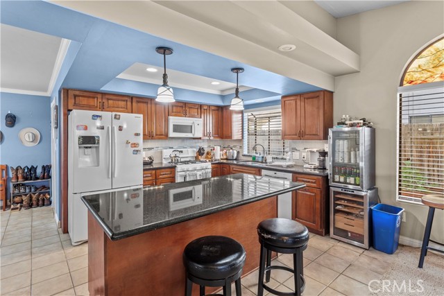 Detail Gallery Image 2 of 38 For 9800 Yarnell Ave, Bakersfield,  CA 93312 - 3 Beds | 2 Baths