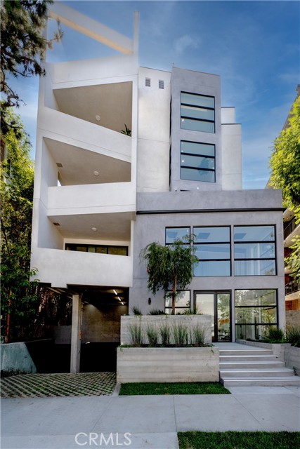 Detail Gallery Image 1 of 21 For 1361 Kelton Ave #403,  Los Angeles,  CA 90024 - 2 Beds | 2 Baths
