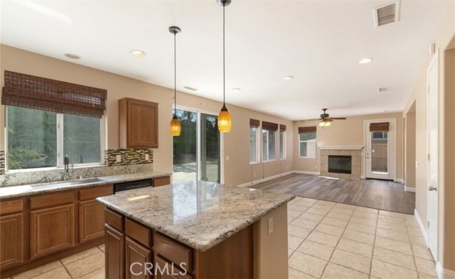 32023 Cottage Glen Drive, Lake Elsinore CA: https://media.crmls.org/medias/67ae97a5-66f4-4375-a428-28bcacfb3250.jpg