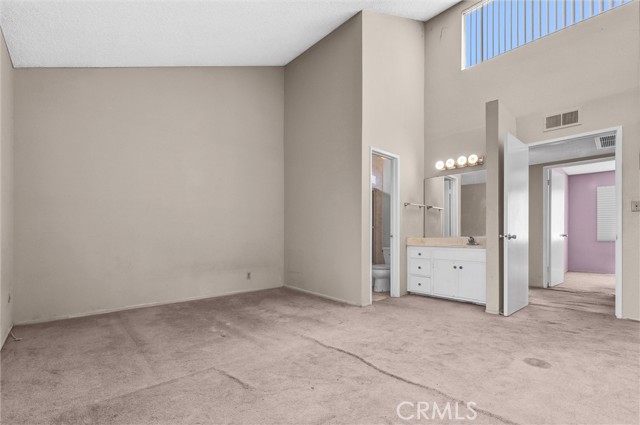 Image 8 of 15 For 426 Orange Avenue E