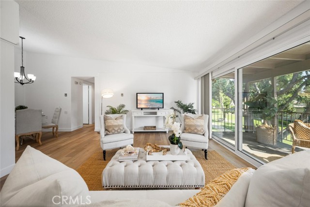 Detail Gallery Image 9 of 24 For 13400 Del Monte #1 M,  Seal Beach,  CA 90740 - 2 Beds | 2 Baths