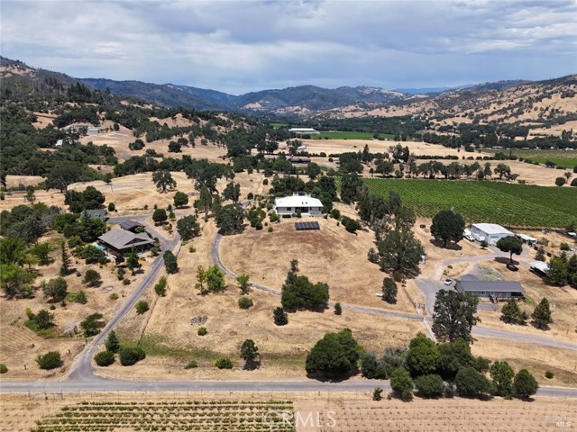1910 Foothill Drive, Redwood Valley CA: https://media.crmls.org/medias/67b2de4c-bfe8-4f5d-b04a-3d6d90291a0b.jpg