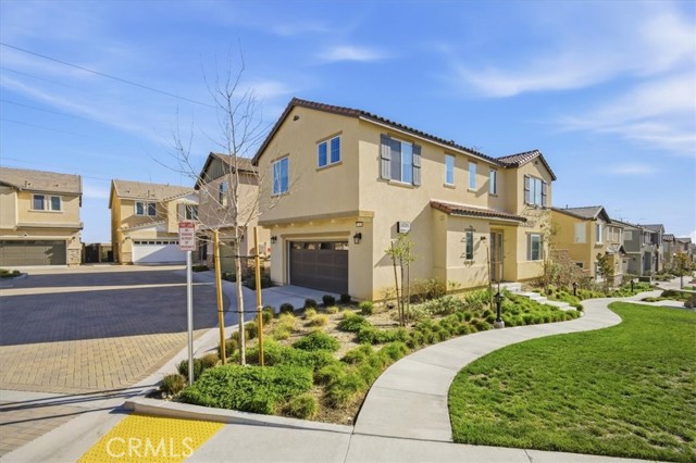 Detail Gallery Image 4 of 45 For 16281 Castello #1,  Fontana,  CA 92336 - 3 Beds | 2/1 Baths