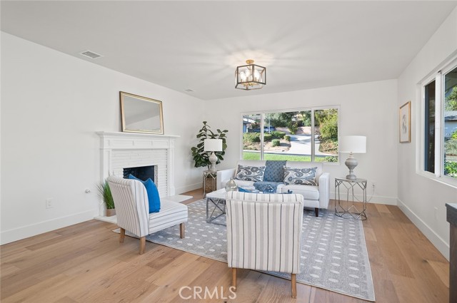 1985 Highland Oaks Drive, Arcadia CA: https://media.crmls.org/medias/67b48f8d-9e3c-4f28-b17a-c9206cc2362f.jpg