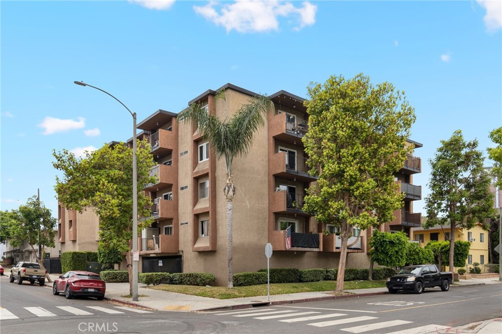 460 Golden Ave. #209