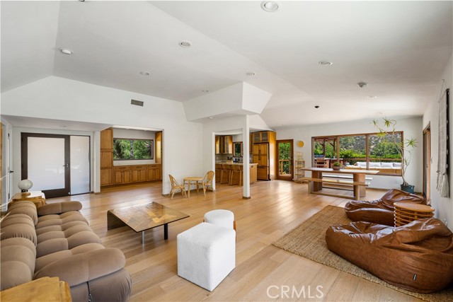 Detail Gallery Image 9 of 33 For 24537 Dry Canyon Cold Creek Rd, Calabasas,  CA 91302 - 4 Beds | 3 Baths