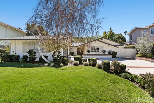 Detail Gallery Image 2 of 36 For 22736 Margarita Dr, Woodland Hills,  CA 91364 - 4 Beds | 2 Baths