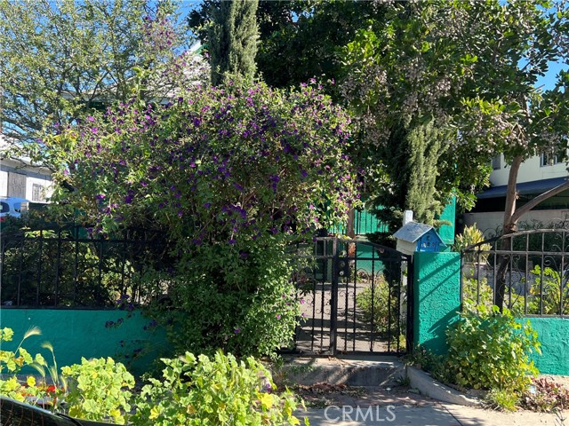 Detail Gallery Image 3 of 5 For 847 E 25th, Los Angeles,  CA 90011 - – Beds | – Baths