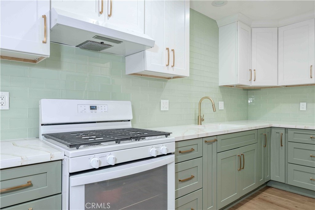 MLS #OC25280398 image #9