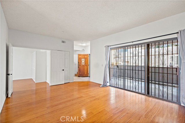 Detail Gallery Image 4 of 36 For 1505 S Atlantic #E,  Alhambra,  CA 91803 - 2 Beds | 2/1 Baths