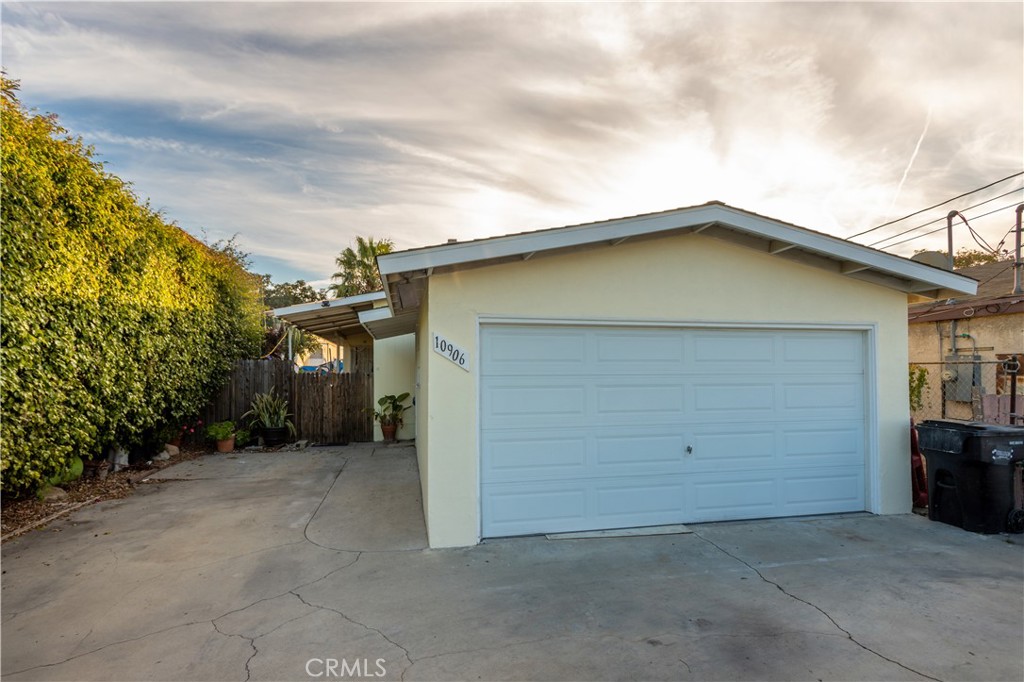 10906 Acacia Avenue, Inglewood, CA 90304