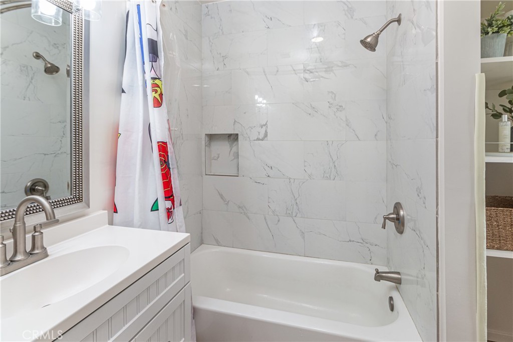 https://media.crmls.org/medias/67b8063d-dad7-46f4-b67a-1d69cfc89645.jpg?preset=X-Large