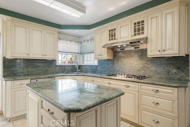 Detail Gallery Image 15 of 44 For 338 S La Serena Dr, West Covina,  CA 91791 - 4 Beds | 4/1 Baths