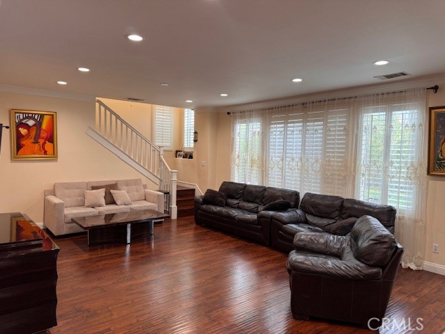 Detail Gallery Image 5 of 34 For 17423 Smoke Tree, Canyon Country,  CA 91387 - 4 Beds | 3 Baths