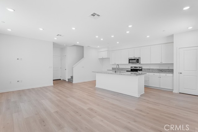 Detail Gallery Image 4 of 23 For 34489 Ciruela Ave, French Valley,  CA 92596 - 3 Beds | 2/1 Baths
