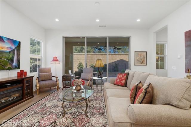 Detail Gallery Image 5 of 59 For 172 Palencia, Irvine,  CA 92618 - 2 Beds | 2/1 Baths