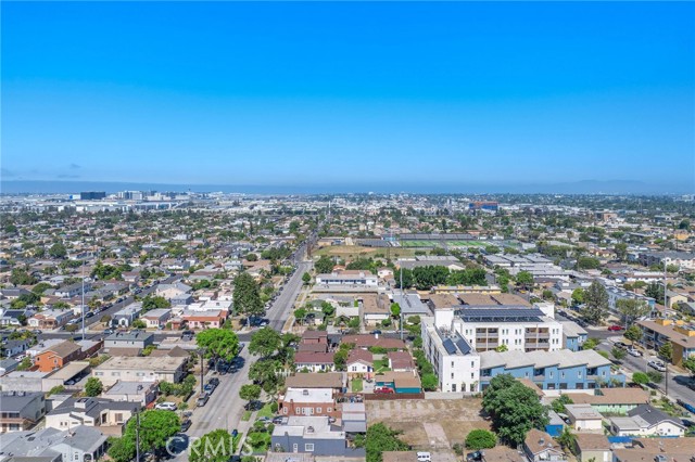 239 W Hillcrest Boulevard, Inglewood CA: https://media.crmls.org/medias/67ba8bcc-4b94-46d7-9c85-6a5457f5117b.jpg