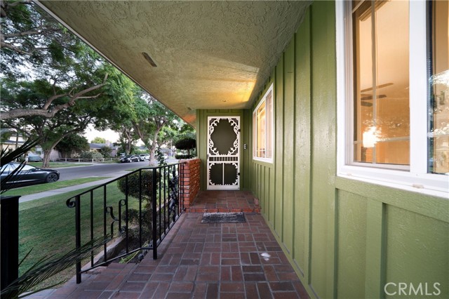 Detail Gallery Image 4 of 55 For 6107 Faculty, Lakewood,  CA 90712 - 5 Beds | 3/1 Baths