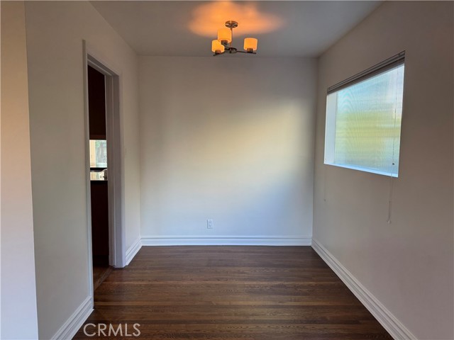 Detail Gallery Image 6 of 29 For 5821 Columbus Ave, Van Nuys,  CA 91411 - 4 Beds | 2 Baths