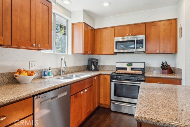 Detail Gallery Image 5 of 16 For 22868 Laurel Ln, Crestline,  CA 92325 - 3 Beds | 2 Baths