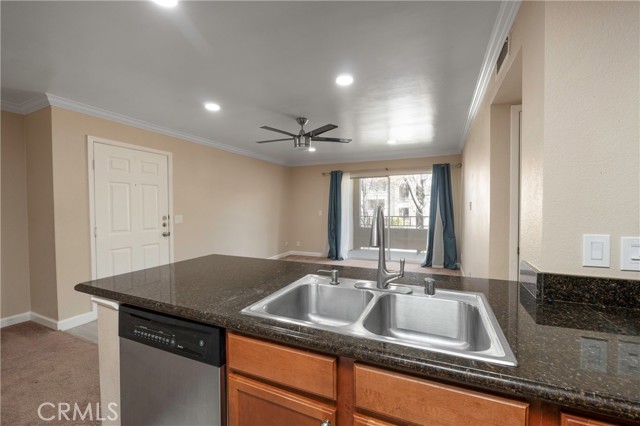 Detail Gallery Image 10 of 36 For 1010 La Terraza #207,  Corona,  CA 92879 - 2 Beds | 2 Baths