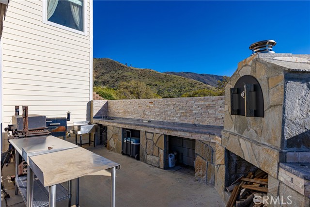 Detail Gallery Image 8 of 69 For 3565 Shadow Mountain Drive, Lake Isabella,  CA 93240 - 4 Beds | 4 Baths