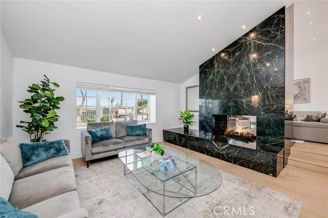 15464 Duomo Via Street, Bel Air CA: https://media.crmls.org/medias/67bed3a7-af60-4584-a683-7fcb8fe696a3.jpg