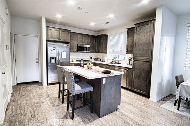 Detail Gallery Image 7 of 26 For 202 Bay Laurel Ct, Vista,  CA 92083 - 3 Beds | 2/1 Baths