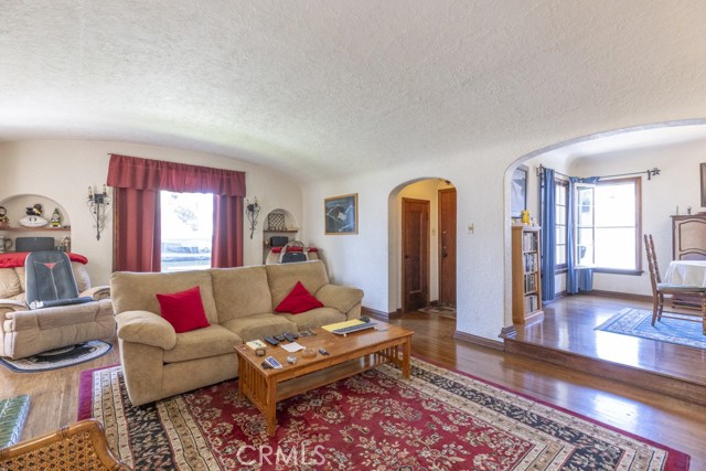 132 St Joseph Avenue, Long Beach CA: https://media.crmls.org/medias/67bf29c3-fdf2-413b-b926-86bb8b7533b3.jpg