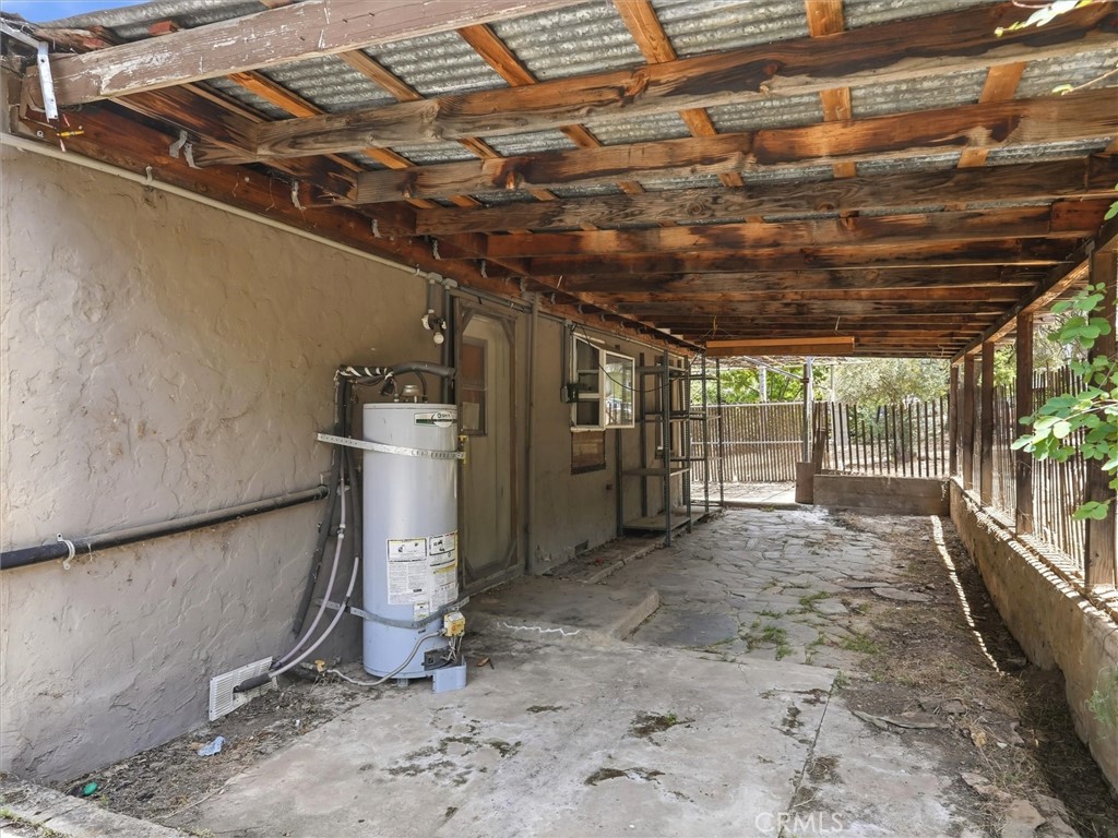 https://media.crmls.org/medias/67bfb7ec-2e9e-4d95-9ff5-575b0d7fb93a.jpg?preset=X-Large