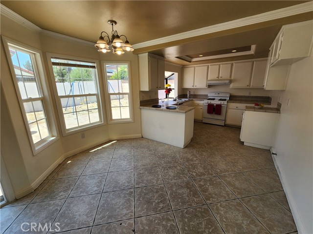 Detail Gallery Image 3 of 16 For 6902 Blanchard Ave, Fontana,  CA 92336 - 3 Beds | 2/1 Baths