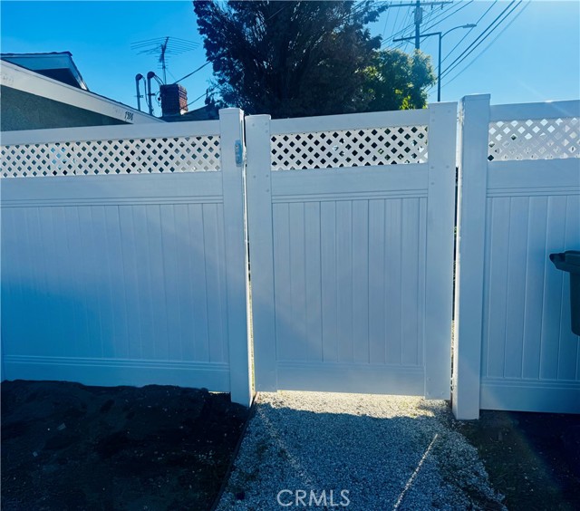 Detail Gallery Image 10 of 10 For 7598 Coldwater Canyon, North Hollywood,  CA 91605 - 1 Beds | 1 Baths