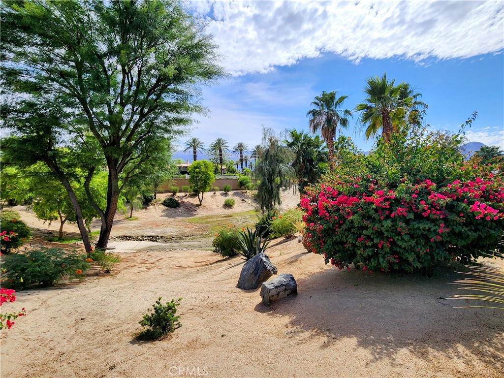 https://media.crmls.org/medias/67c31af6-d089-491f-9d2e-9b96b3298d07.jpg?preset=X-Large