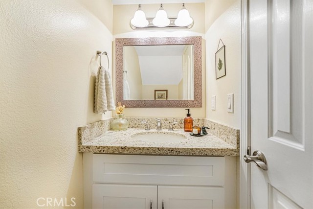 3931 Cottonwood Grove Trail, Calabasas CA: https://media.crmls.org/medias/67c32312-5b94-4826-9c31-0aceca1f7ca1.jpg